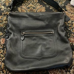 Like new Adjustable  strap navy coach bag adjust to fit excellent condition